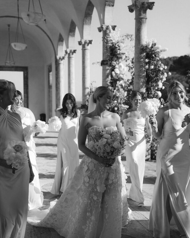 Megan y Colin Una boda con alma y carácter Mediterráneo.Una ceremonia con vistas, una puesta en escena con identidad y una fiesta donde la música marcó el ritmo para esta pareja inolvidable 😍Fotógrafa: @erikawasphotographyWedding planner: @cocoandcarl Venue: @magicalweddinglagavina Florals: @rita.experience Videography: @dearoliverweddings Beauty: @makeup_hair_barcelona Tan: @arttanstudioSound: @kamalevents Cake: @casadepastel.bcn Stationery: @depapelesyamores Rentals: @abanik_rent_events#BodasCostaBrava #WeddingInspiration #BodasConEstilo #BodaMediterránea #BodasBarcelona #LuzySonido #Dj #Boda2025 #DecoraciónEventos #WeddingLighting #WeddingDJ #Bride #CostaBrava #KamalEvents